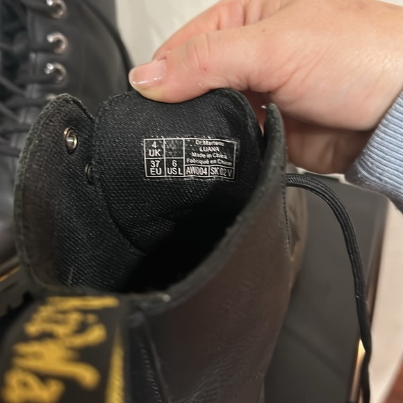 Doc Martens like new 1460 lace up boot - Picture 4 of 7